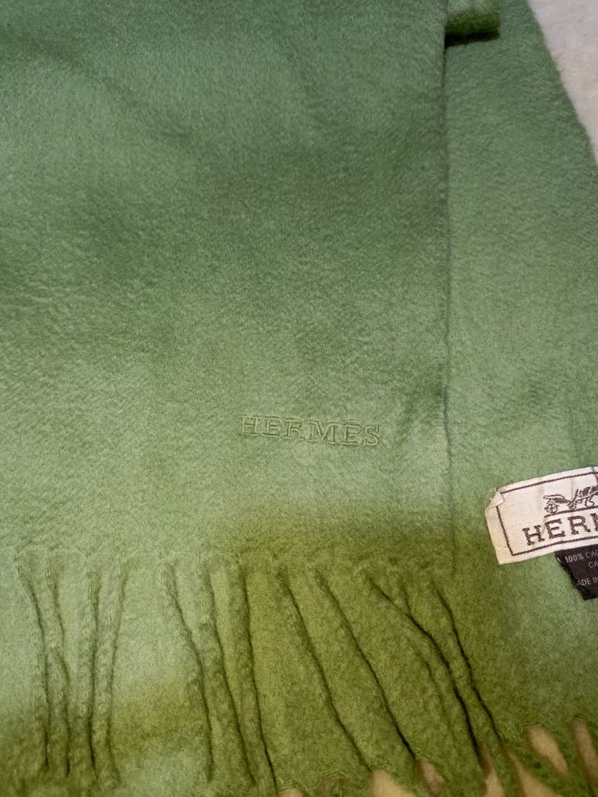 Hermès 100% pure Cashmere Fringed Scarf | Pre-Loved