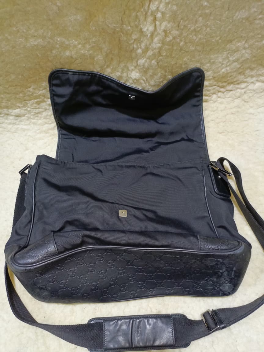 Gucci Black Nylon GG Messenger Bag – Made in Italy | Pre-Loved