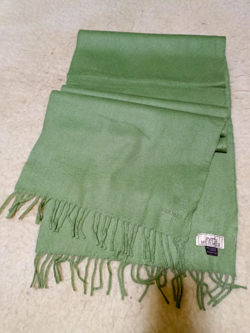 Hermès 100% pure Cashmere Fringed Scarf | Pre-Loved