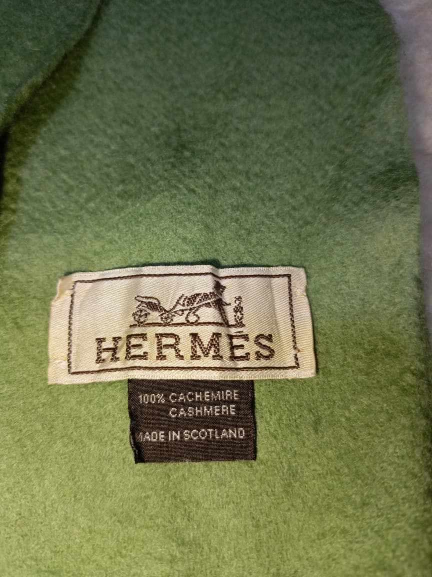 Hermès 100% pure Cashmere Fringed Scarf | Pre-Loved