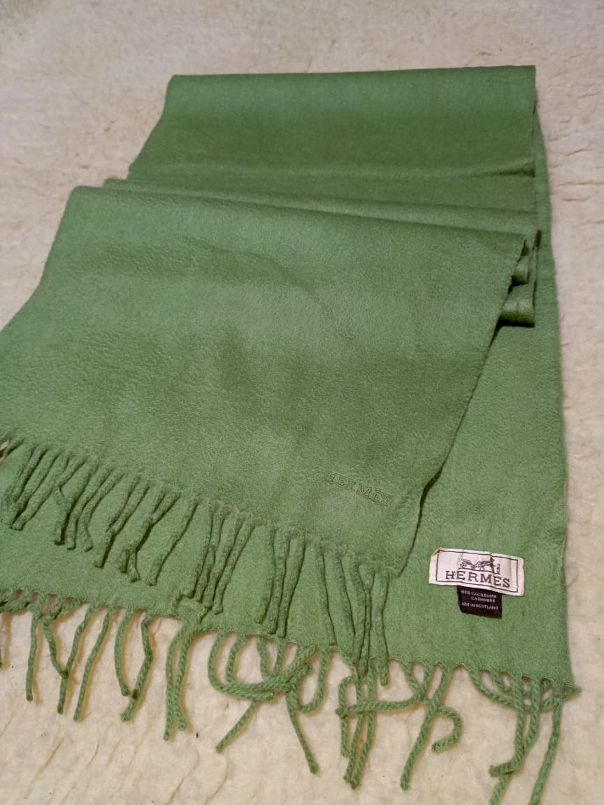 Hermès 100% pure Cashmere Fringed Scarf | Pre-Loved
