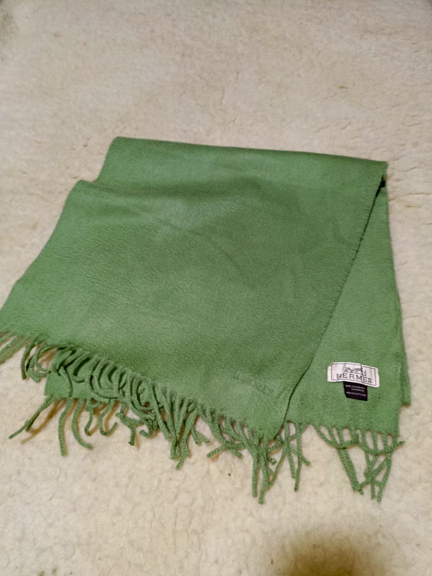 Hermès 100% pure Cashmere Fringed Scarf | Pre-Loved