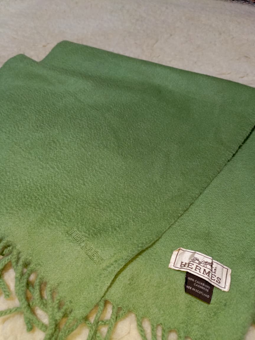 Hermès 100% pure Cashmere Fringed Scarf | Pre-Loved