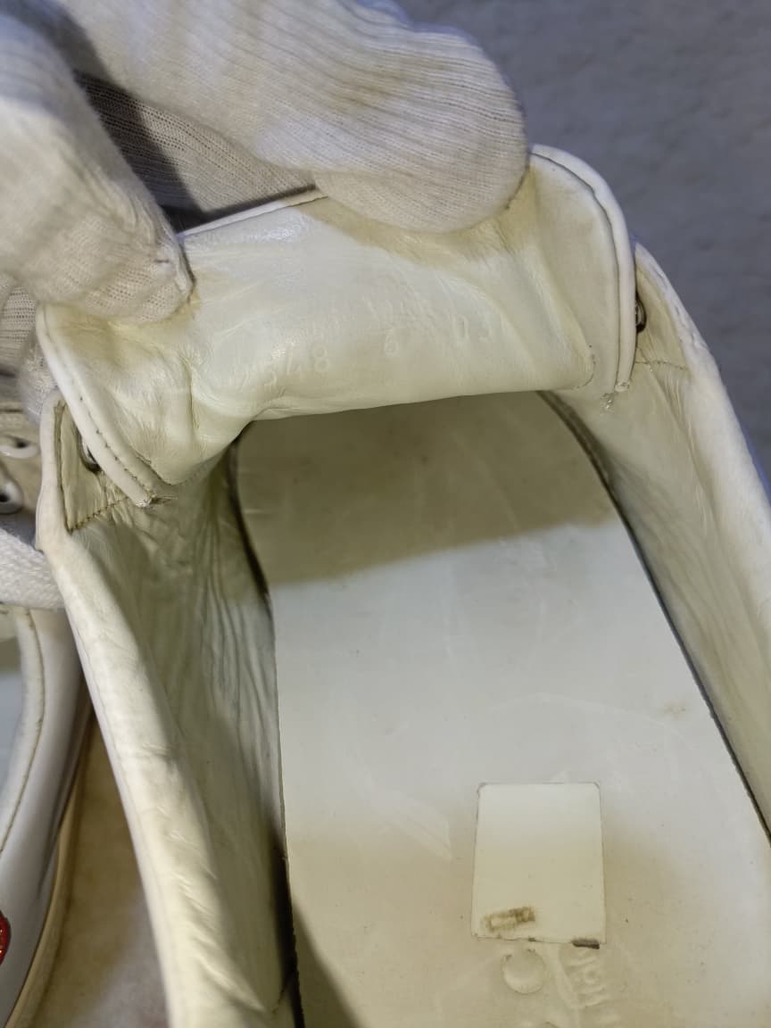 Gucci Ace White Leather Bee Sneakers with Web Stripe – Size 6 | Pre-Loved