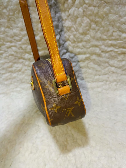 Louis Vuitton Pochette Crossbody Bag |  Pre-Loved