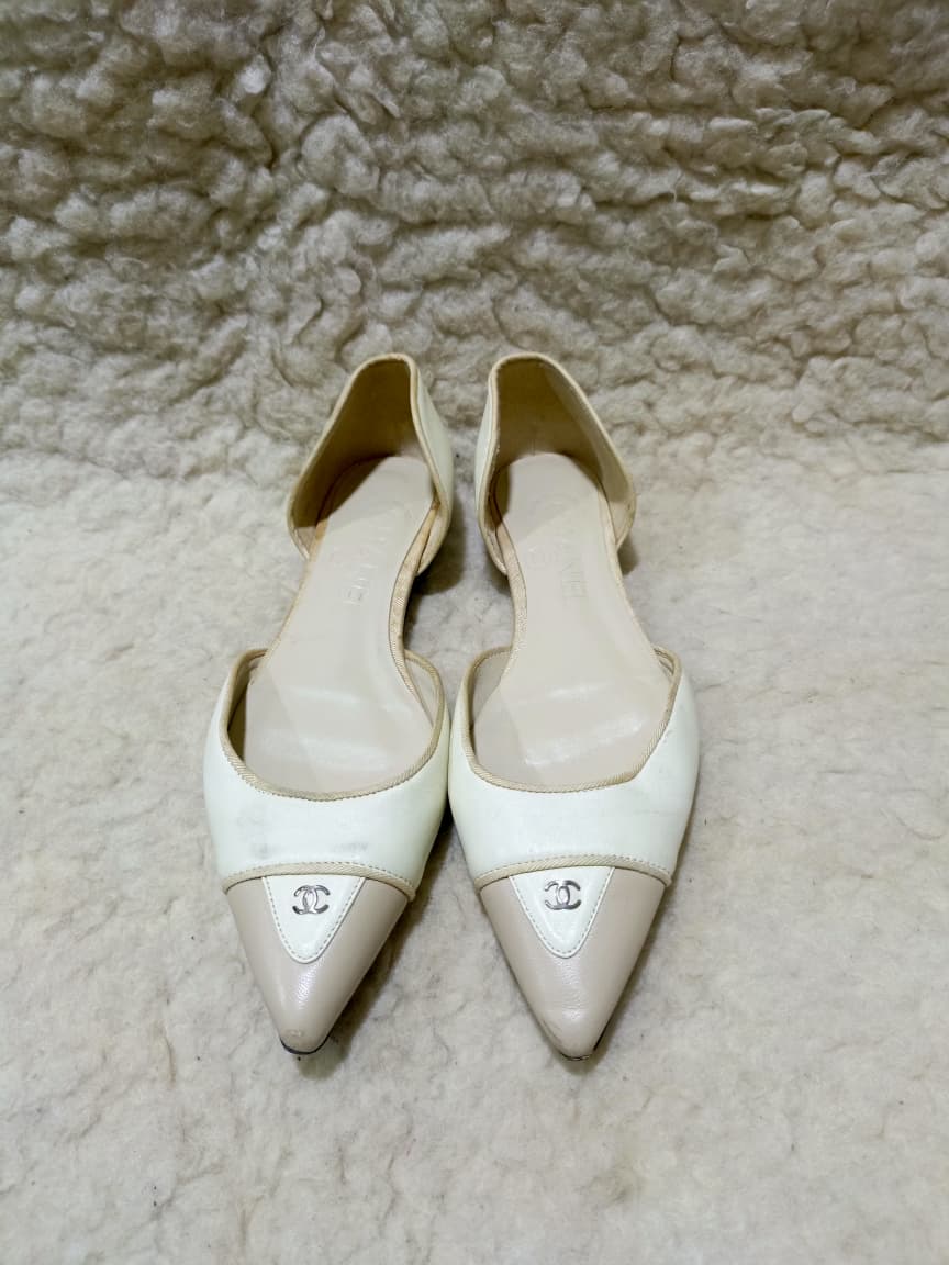 Chanel Two-Tone Flats – Size 36 | Pre-Loved