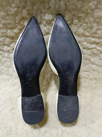 Chanel Two-Tone Flats – Size 36 | Pre-Loved