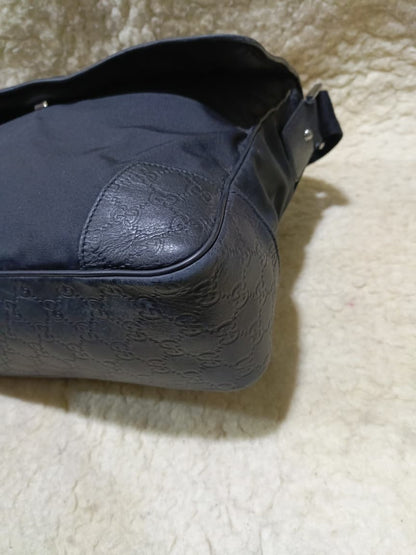 Gucci Black Nylon GG Messenger Bag – Made in Italy | Pre-Loved