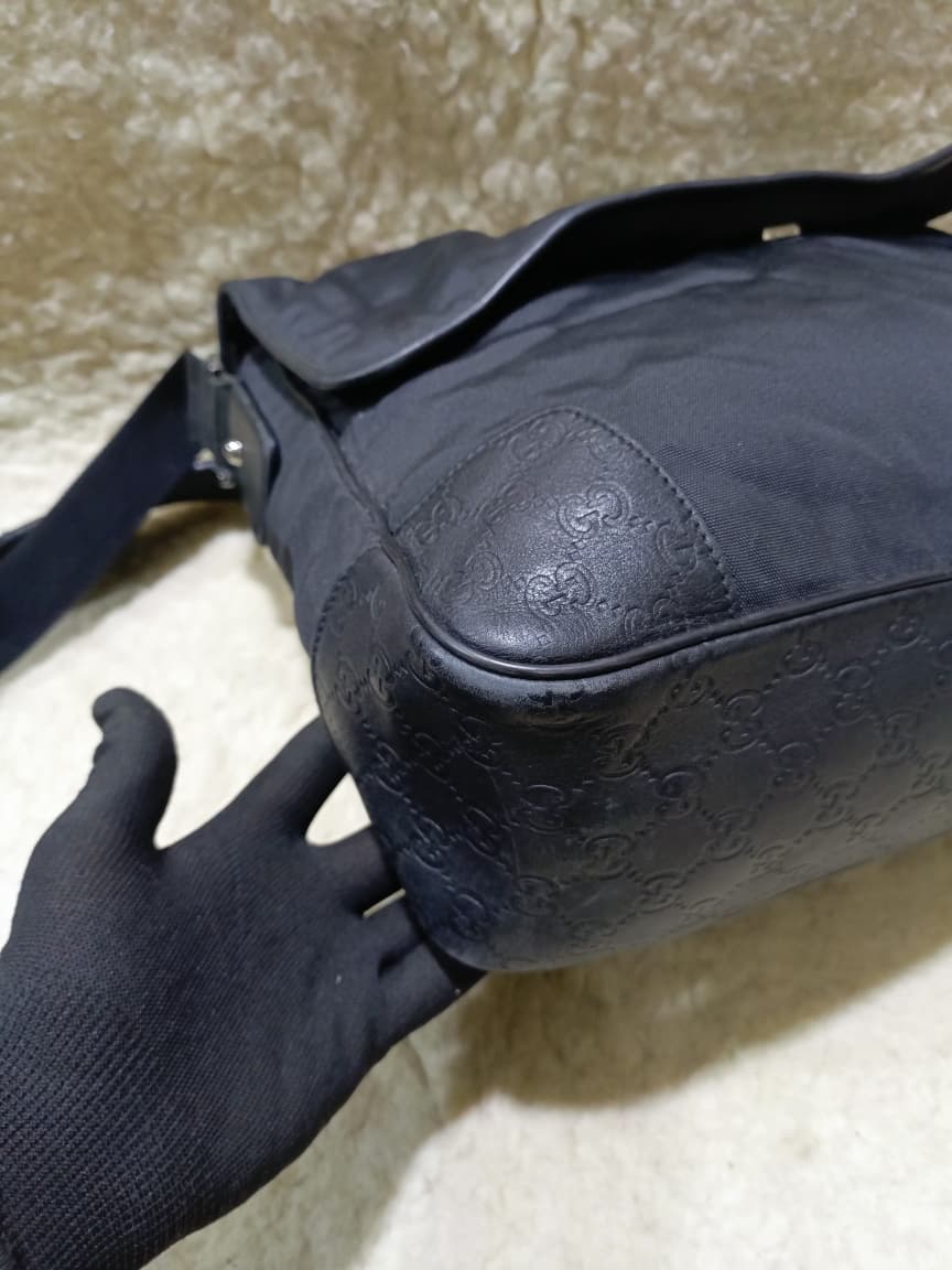 Gucci Black Nylon GG Messenger Bag – Made in Italy | Pre-Loved