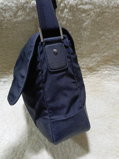 Gucci Black Nylon GG Messenger Bag – Made in Italy | Pre-Loved