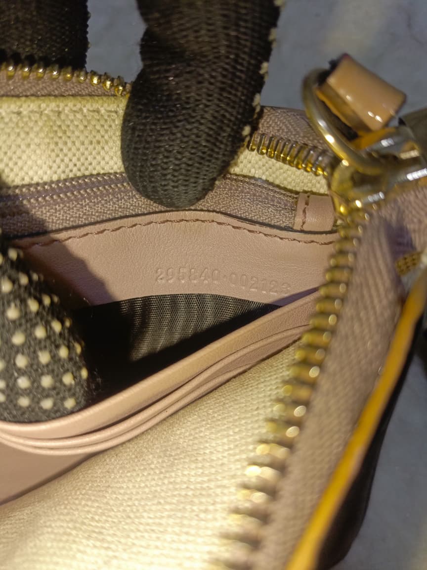 Gucci Black  Leather  Pouch | Pre-Loved