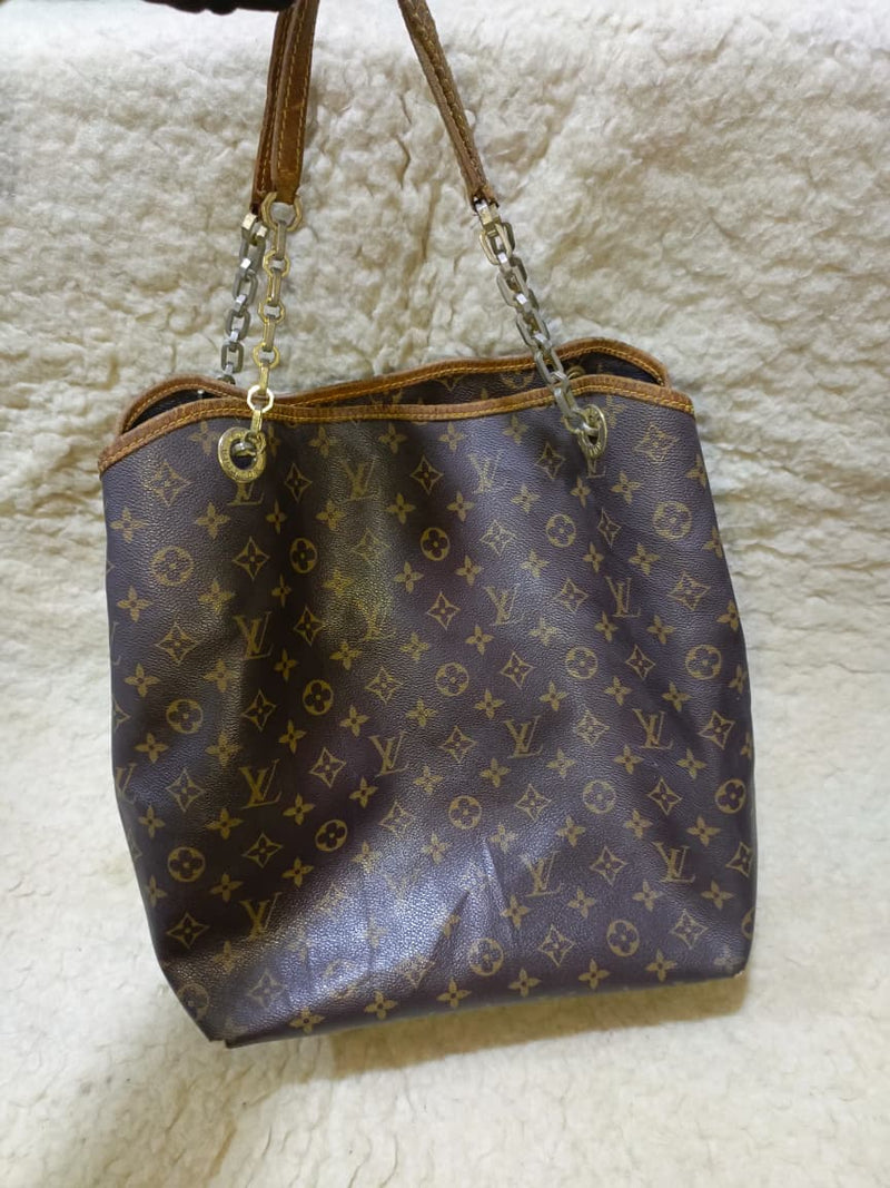 LV Monogram Artsy MM Shoulder Bag | Authentic