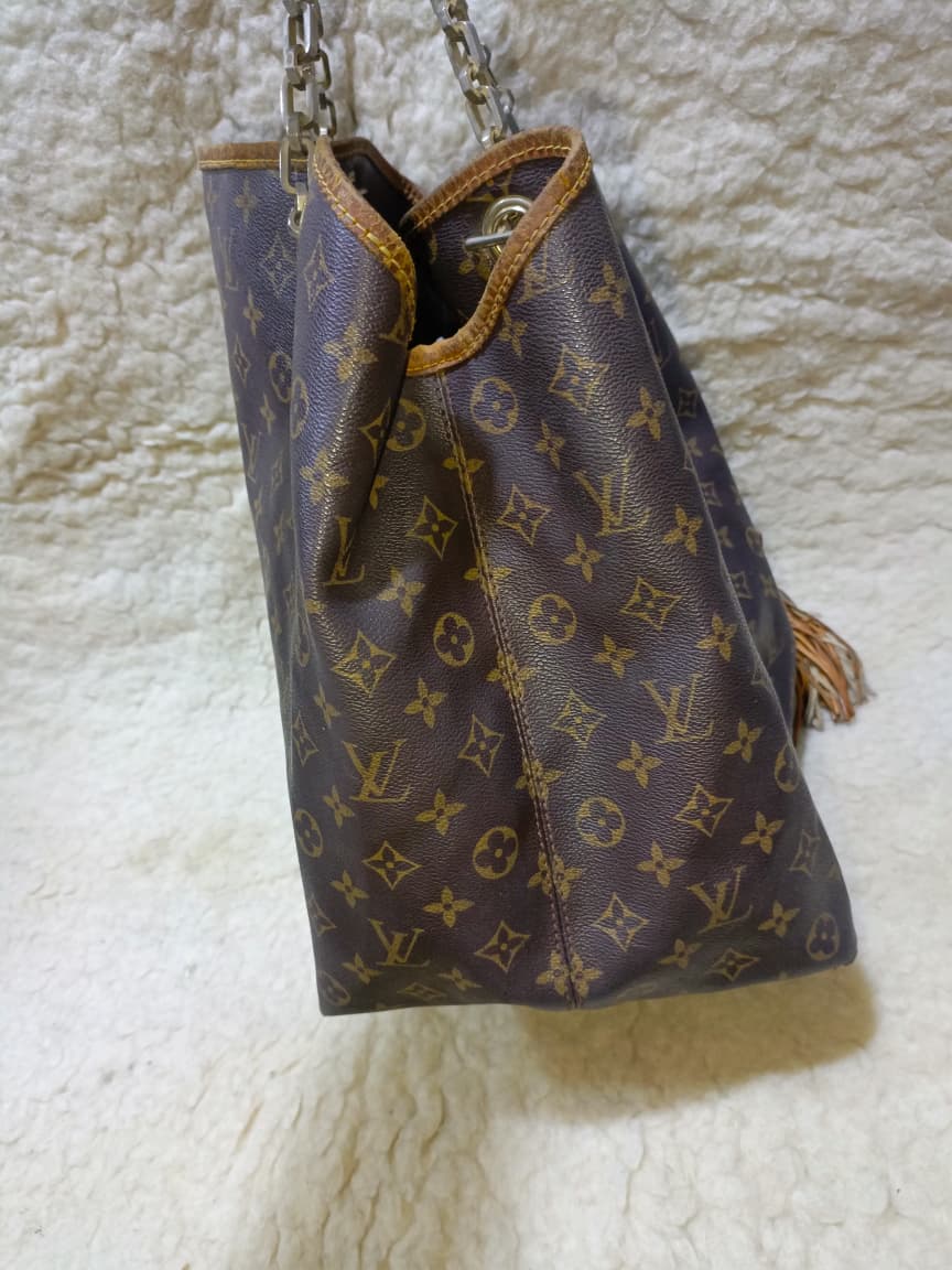 LV Monogram Artsy MM Shoulder Bag | Authentic