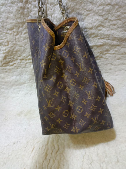 LV Monogram Artsy MM Shoulder Bag | Authentic