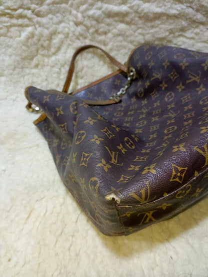 LV Monogram Artsy MM Shoulder Bag | Authentic