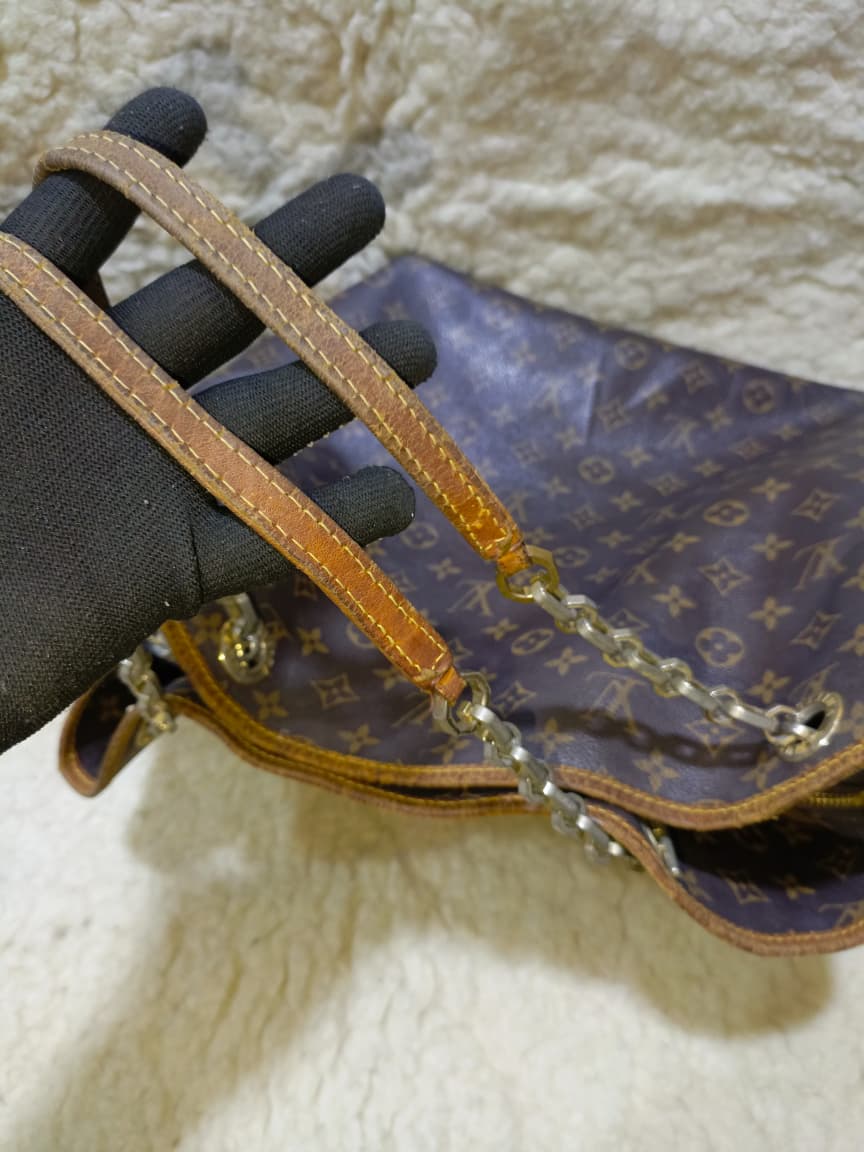 LV Monogram Artsy MM Shoulder Bag | Authentic