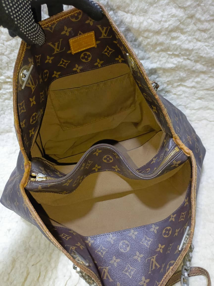 LV Monogram Artsy MM Shoulder Bag | Authentic