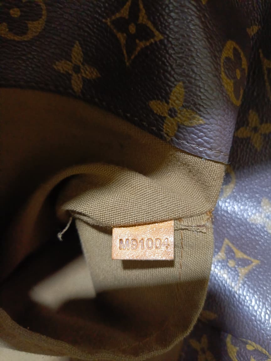 LV Monogram Artsy MM Shoulder Bag | Authentic