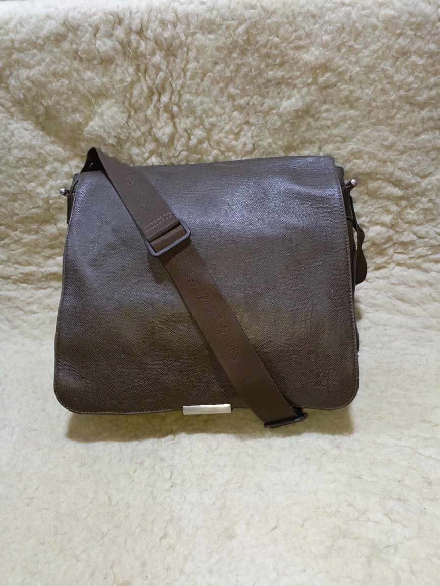 LV Taiga Leather Messenger Bag | Authentic