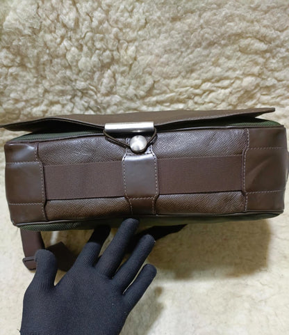 LV Taiga Leather Messenger Bag | Authentic