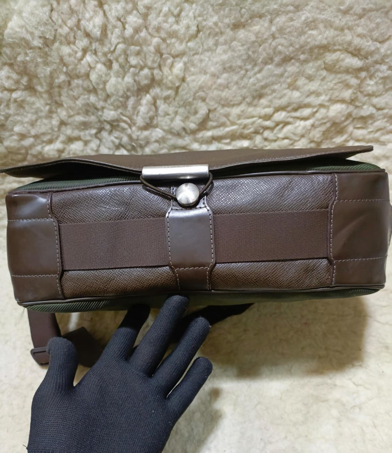 LV Taiga Leather Messenger Bag | Authentic