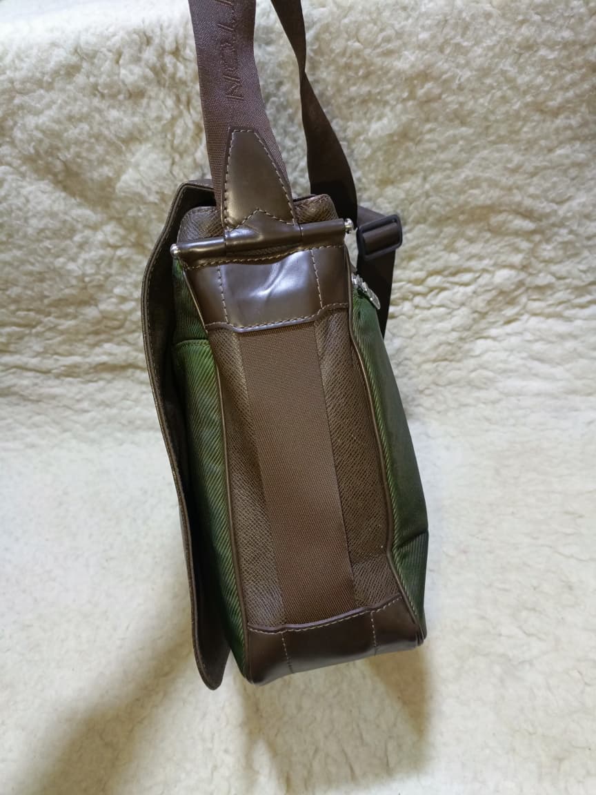 LV Taiga Leather Messenger Bag | Authentic