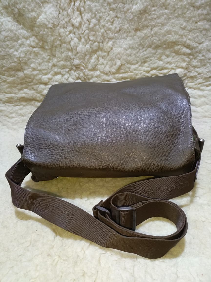 LV Taiga Leather Messenger Bag | Authentic