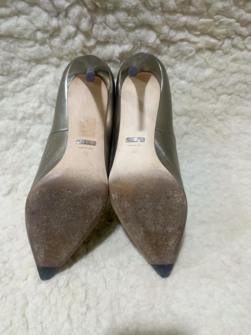 Gucci Silver Crystal GG Pointed Toe Leather Pumps